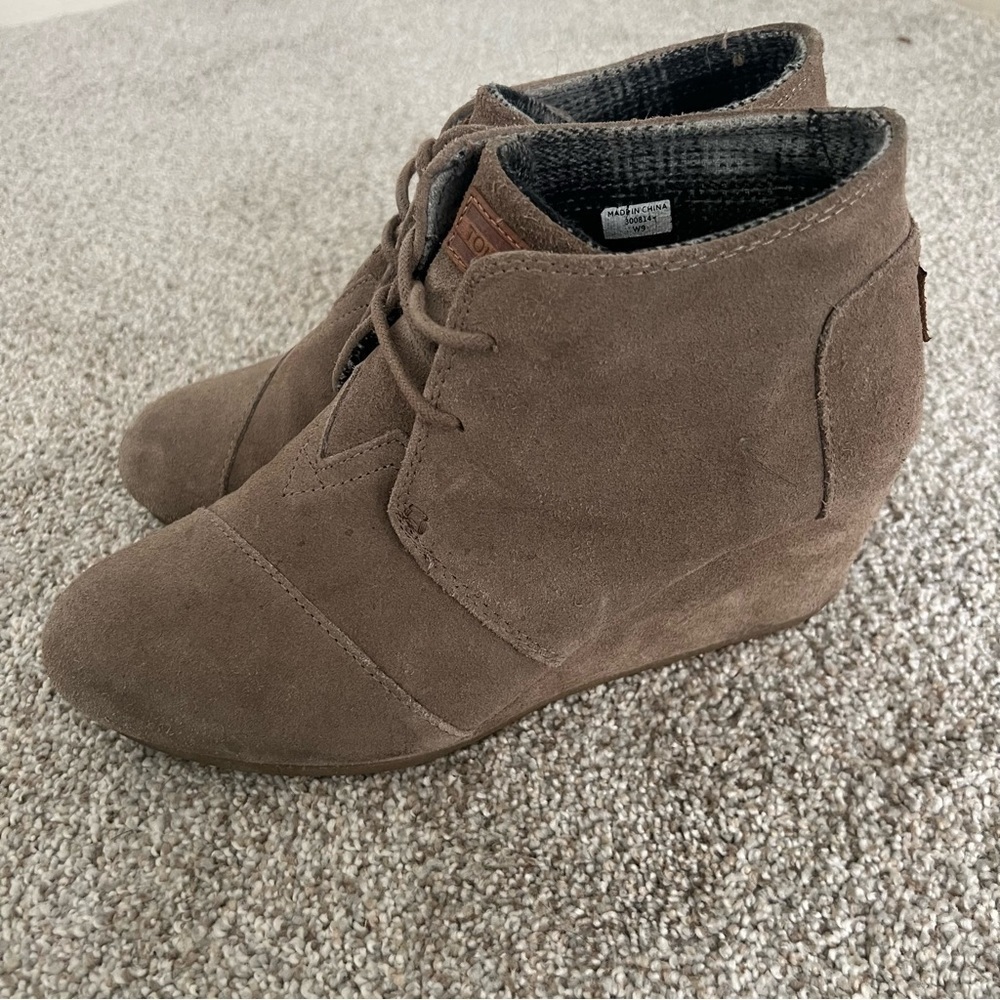 Toms desert suede wedge boot 9